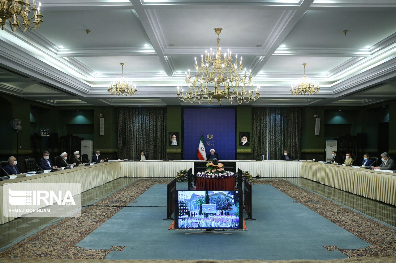 تجلیل روحانی از لاریجانی در جلسه شورای اقتصادی