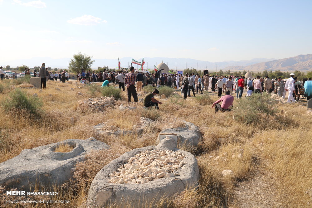 مراسم خاکسپاری شهید فخرالدین فلک نازی در روستای دهتل