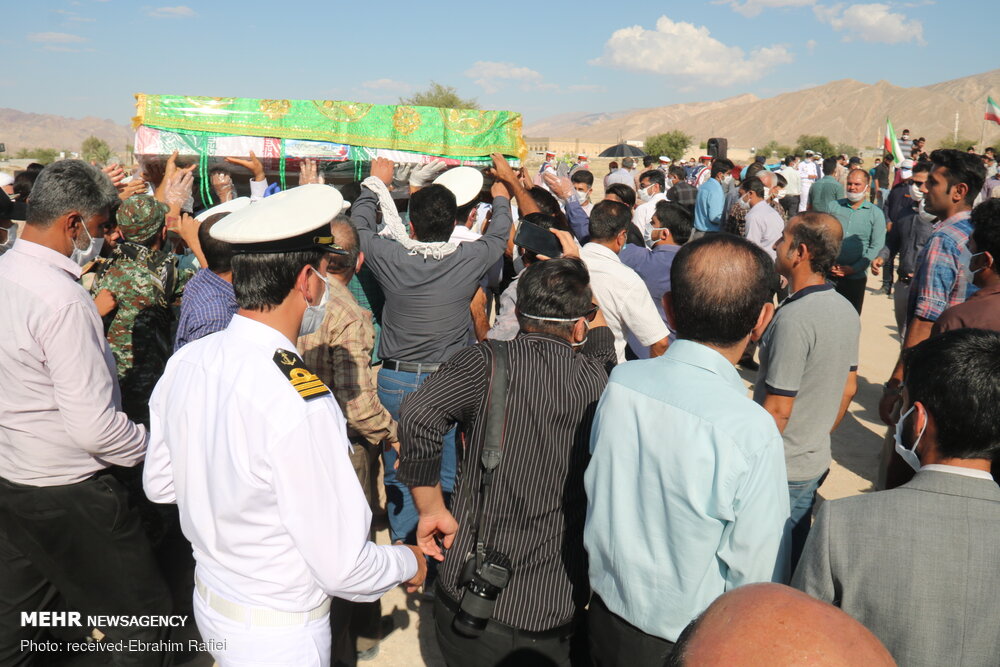 مراسم خاکسپاری شهید فخرالدین فلک نازی در روستای دهتل