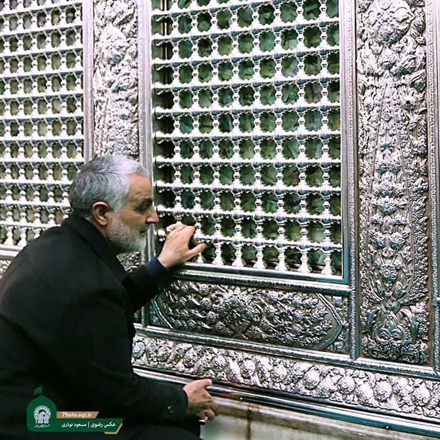 شهید سردار سلیمانی در حرم مطهر رضوی