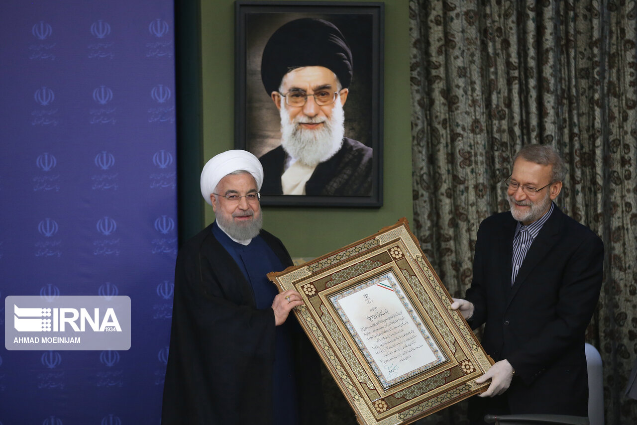 تجلیل روحانی از لاریجانی در جلسه شورای اقتصادی