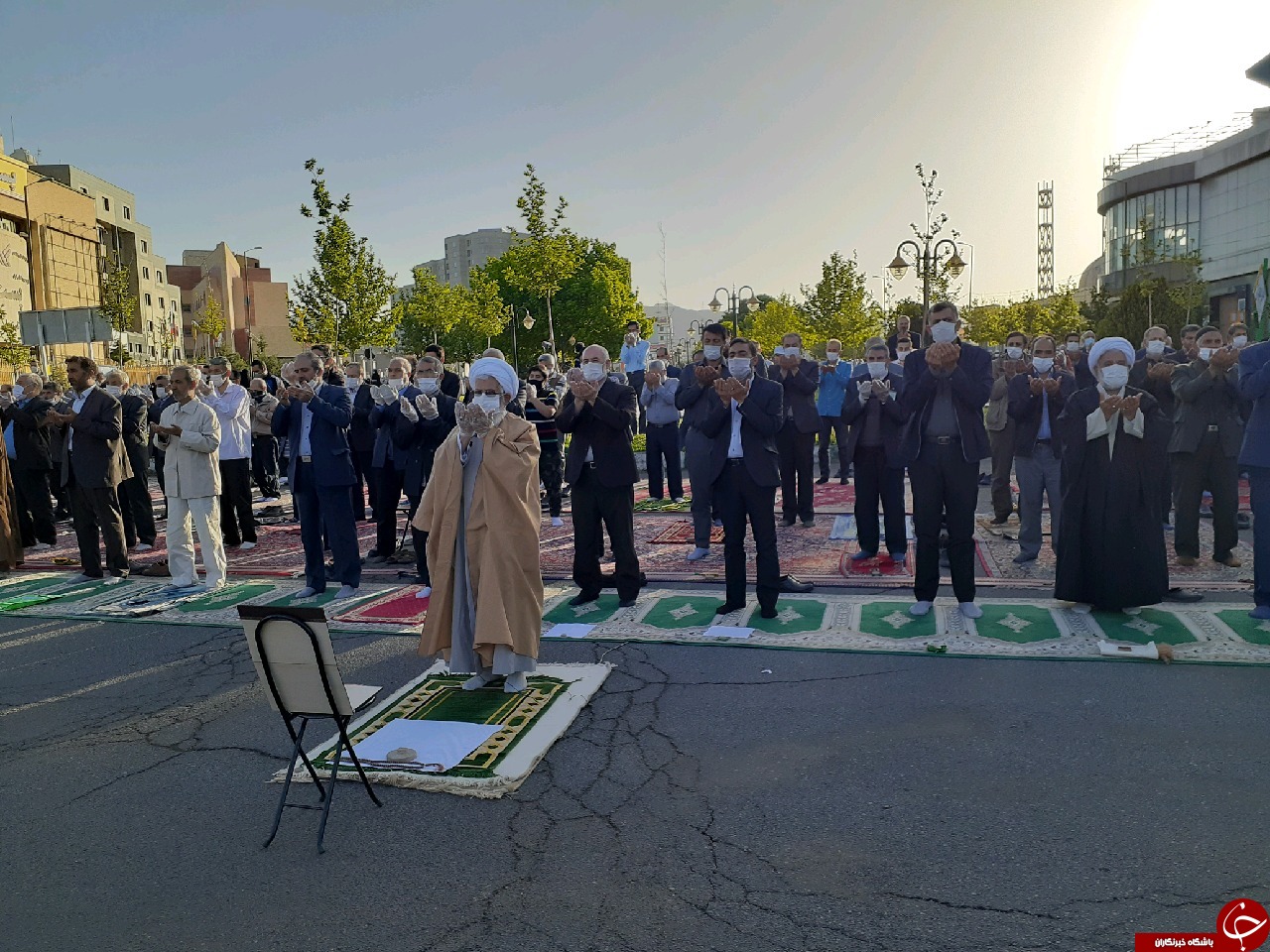 اقامه باشکوه نماز عید فطر در زنجان