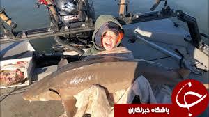 گوناگون/ ماهی غول پیکری که کودک از دریاچه صید کرد!
