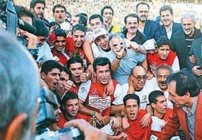 روزی که قهرمان لیگ از آبی به قرمز تغییر رنگ داد