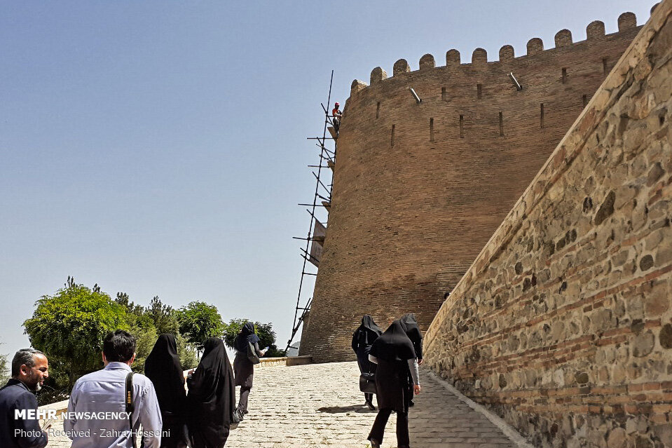 مرمت اضطراری قلعه تاریخی فلک الافلاک
