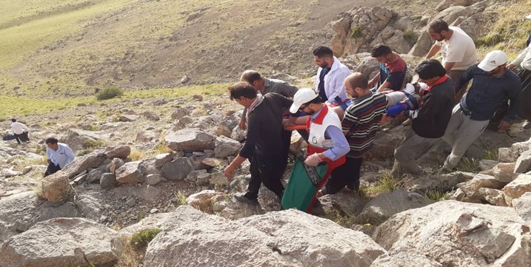 نجات جوان دلفانی سقوط‌کرده از کوه‌ گرین
