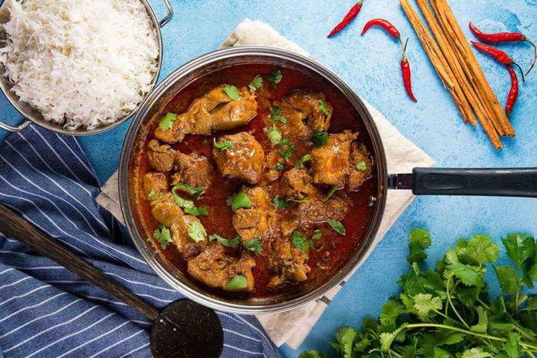 خورش کاري مرغ براي شام امشب