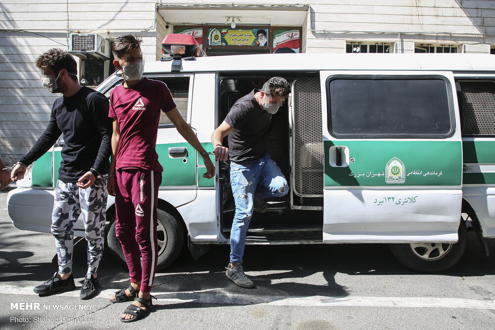 عکس/ دستگیری اراذل و اوباش محله اتابک تهران