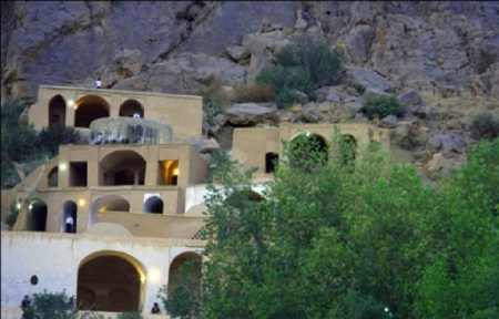  زیارتگاه پیرنارکی کجاست؟