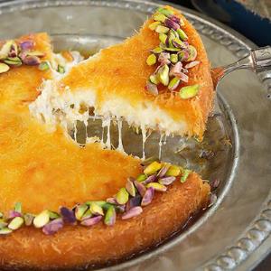 شیرینی ها/ کنافه پنیری؛ دسر بی‌نظیر خاورمیانه‌ای