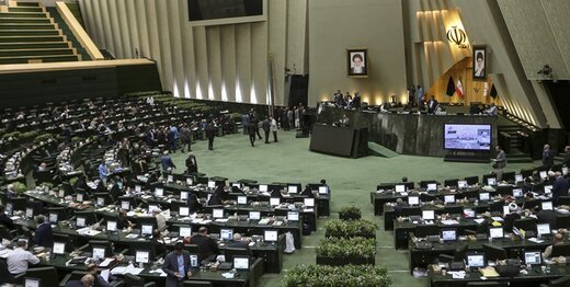 حواشی نخستین جلسه رسمی مجلس یازدهم