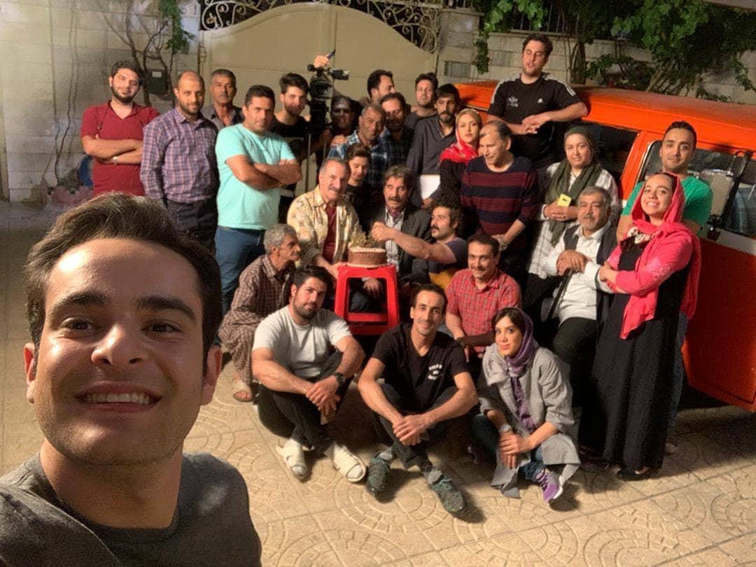 چهره ها/ عکس دسته جمعی عوامل سریال «پدر پسری»