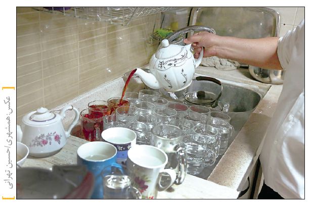 موج اخراج آشپزها و‌آبدارچی‌ها