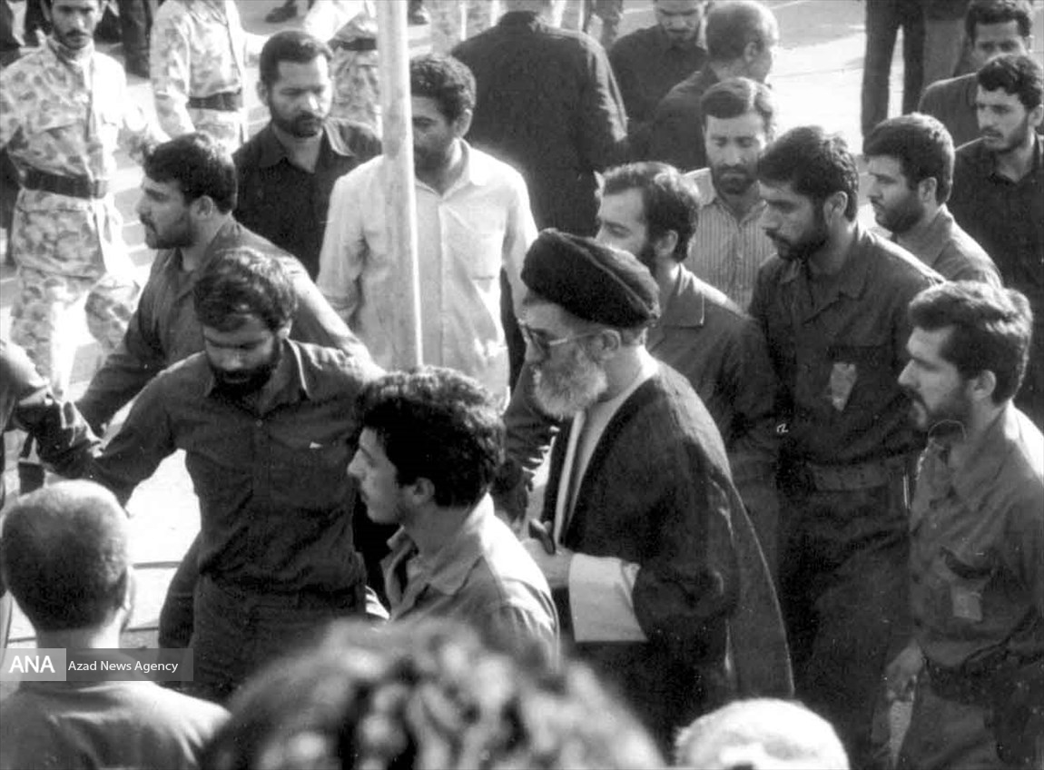 آیت الله خامنه ای در مراسم تشییع امام خمینی(ره)