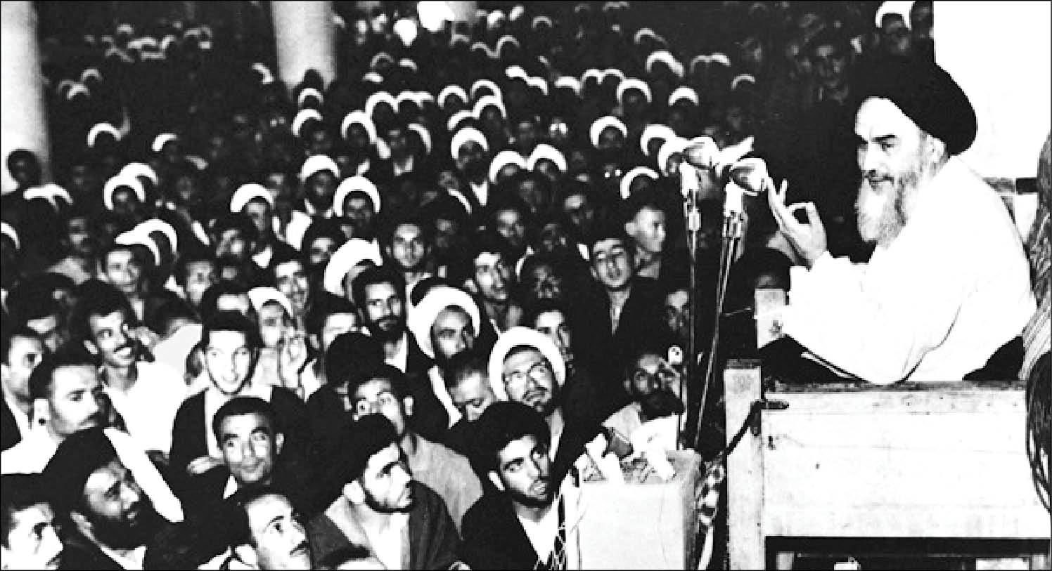 تقویم تاریخ/ سخنرانی تاریخی عصر عاشورای امام خمینی(ره) در مدرسه فیضیه قم 