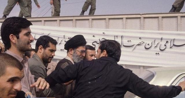 آیت الله خامنه ای در مراسم تشییع امام خمینی(ره)