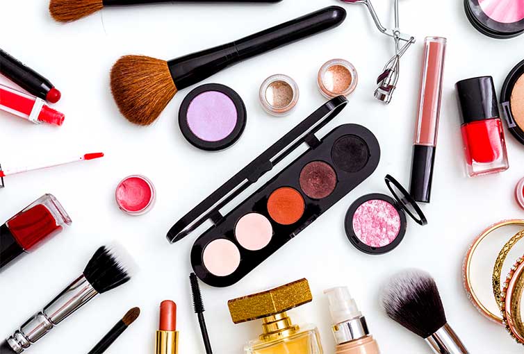 اگر آرایش نکنید این اتفاقات برای شما رخ می‌ دهند