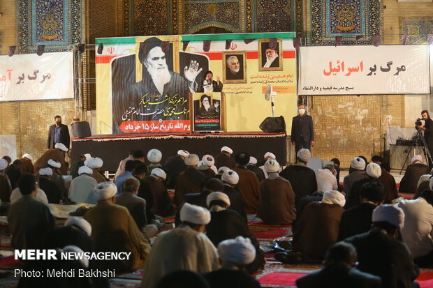 آیت الله خاتمی: کسی که دم از مذاکره با آمریکا بزند ضد خط امام و ولایت است
