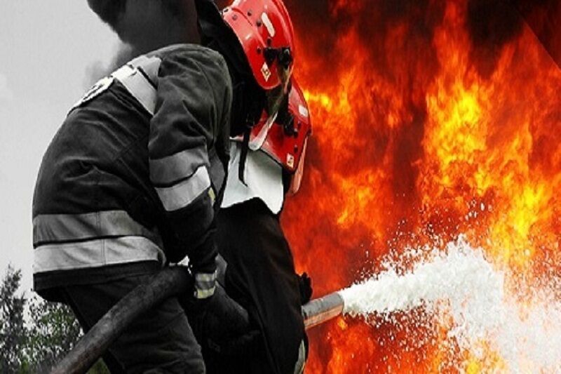 نجات ۳۰ نفر در آتش‌سوزی یک مجتمع مسکونی در اهواز
