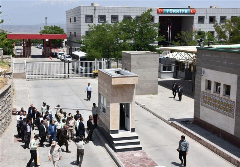 مرز بازرگان باز شد