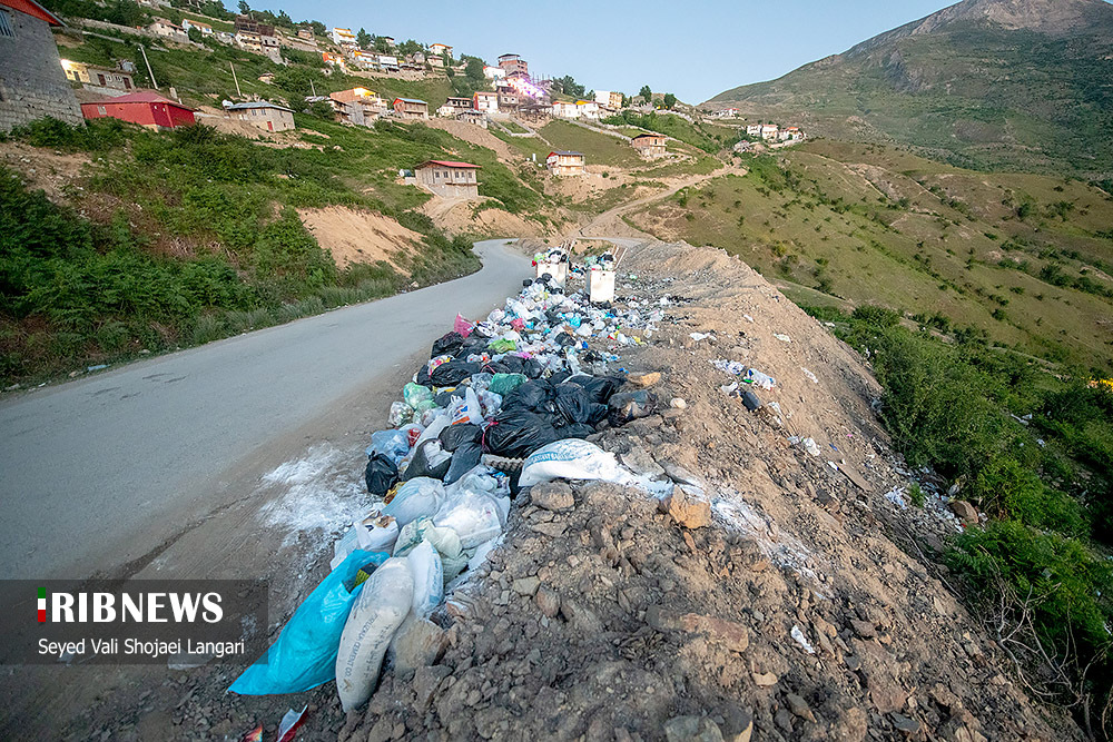زباله سوغات گردشگران به روستای فیلبند مازندران