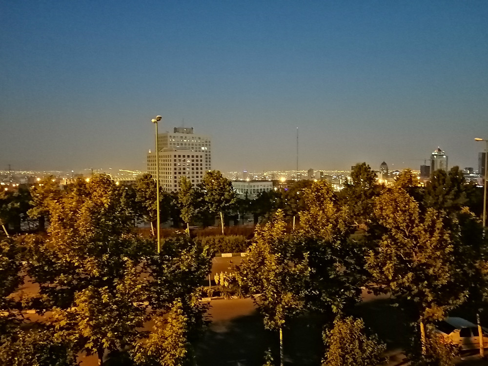 نگاه نزدیک به آنر 20 لایت