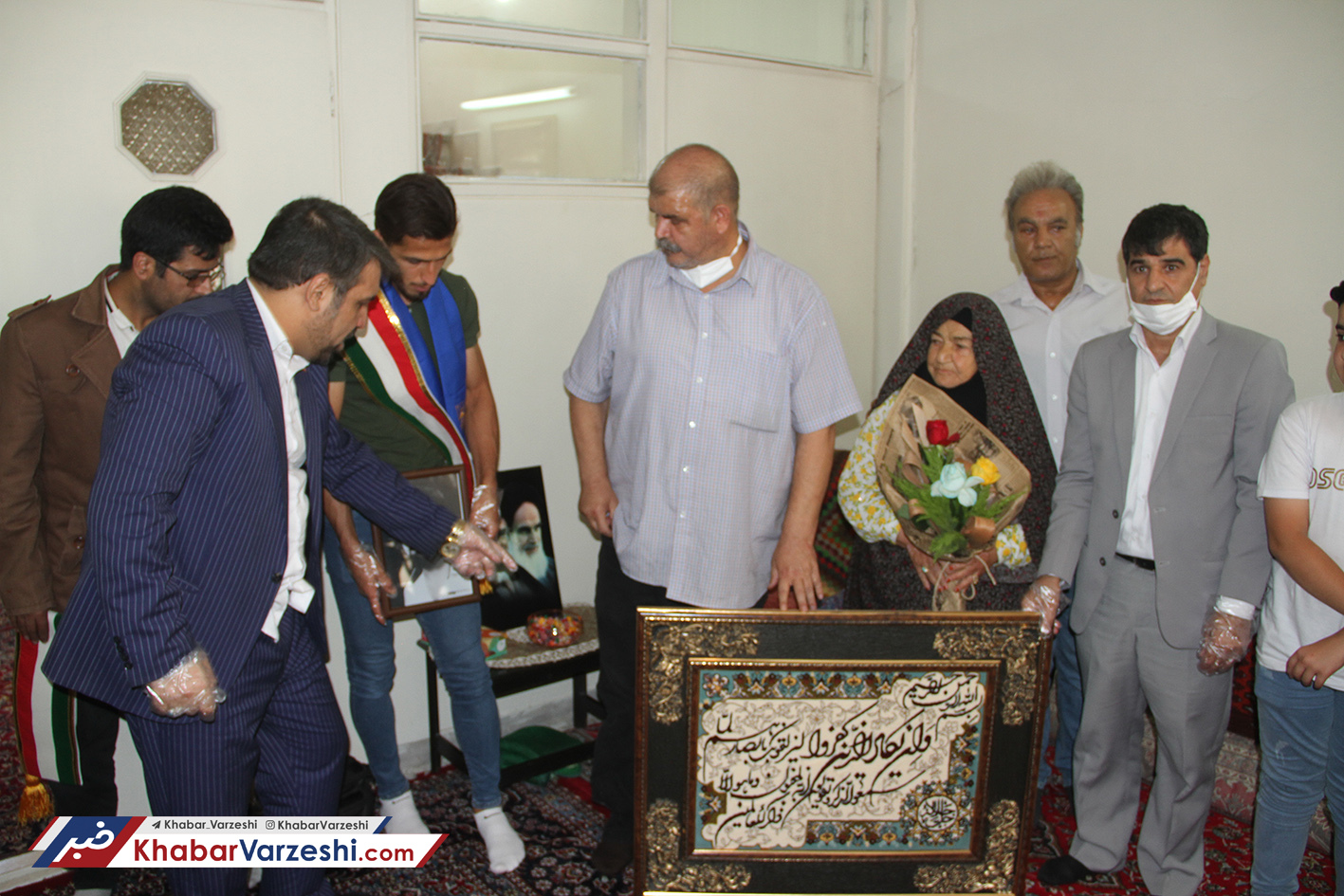 دیدار علی علیپور با خانواده شهید علیپور