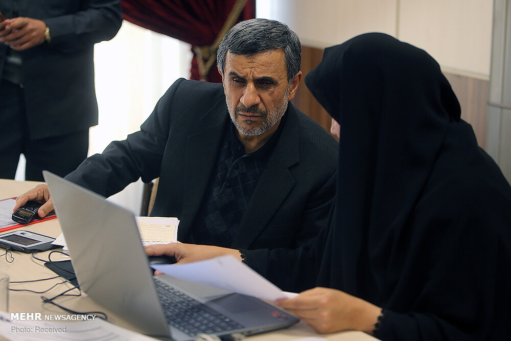 تعریف یک نماینده از ضریب هوشی احمدی‌نژاد
