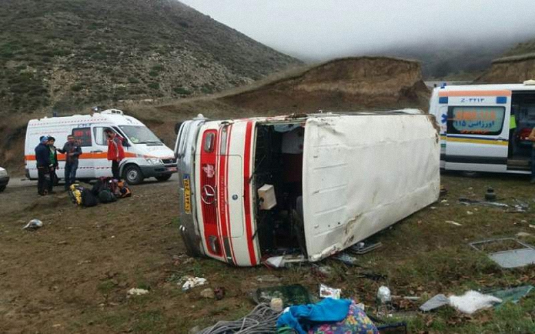 سقوط مینی بوس اتباع خارجی به دره