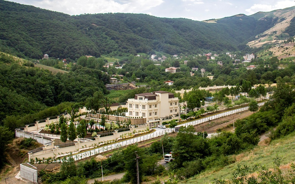 ساخت ویلاهای لوکس در گردنه حیران!