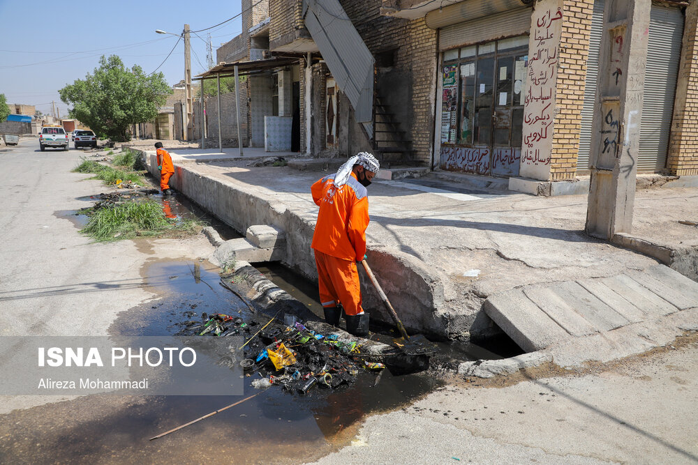 آغاز لایروبی کانال های فاضلاب در محلات اهواز