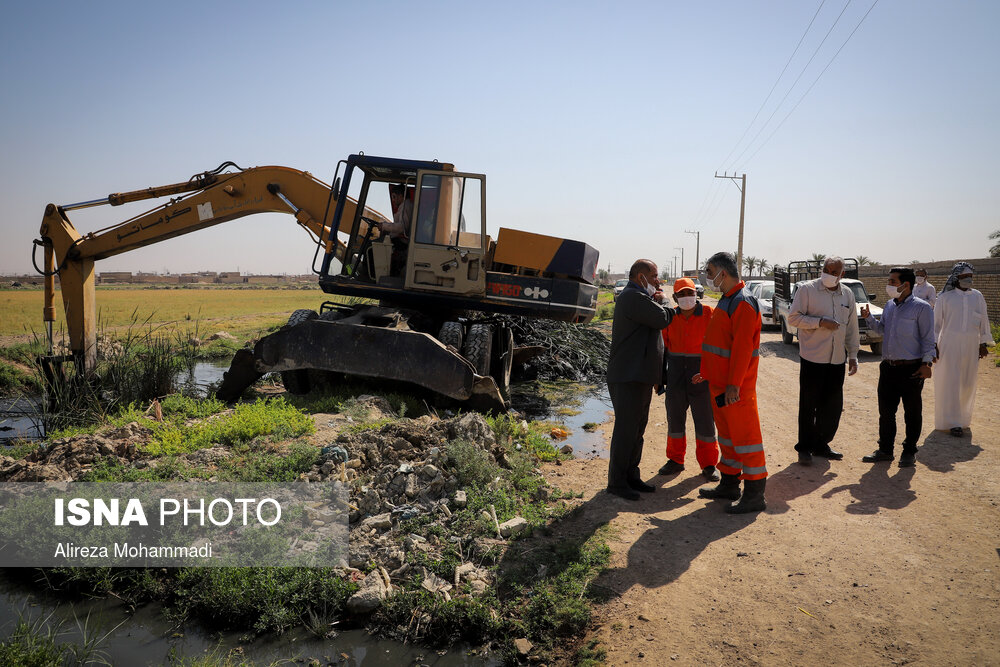 آغاز لایروبی کانال های فاضلاب در محلات اهواز