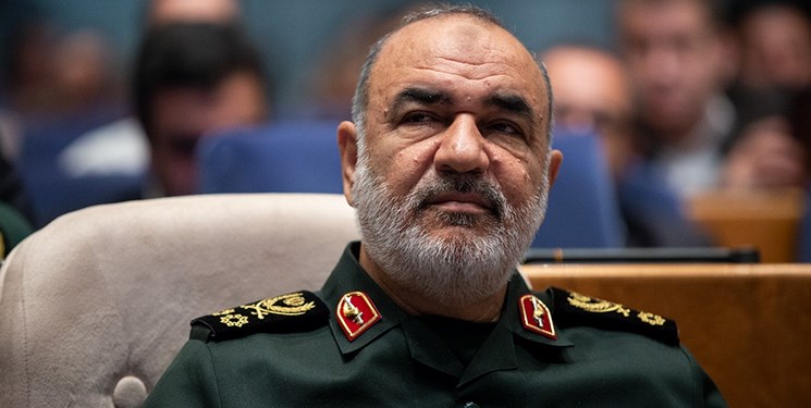 بازدید سرلشکر سلامی از نمایشگاه دستاوردهای نیروی زمینی سپاه