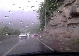 جاده‌های کوهستانی مازندران بارانی و لغزنده است