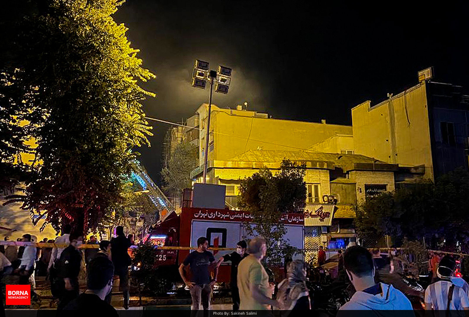 عکس/ انفجار و آتش‌سوزی در کلینیک درمانی شمال تهران