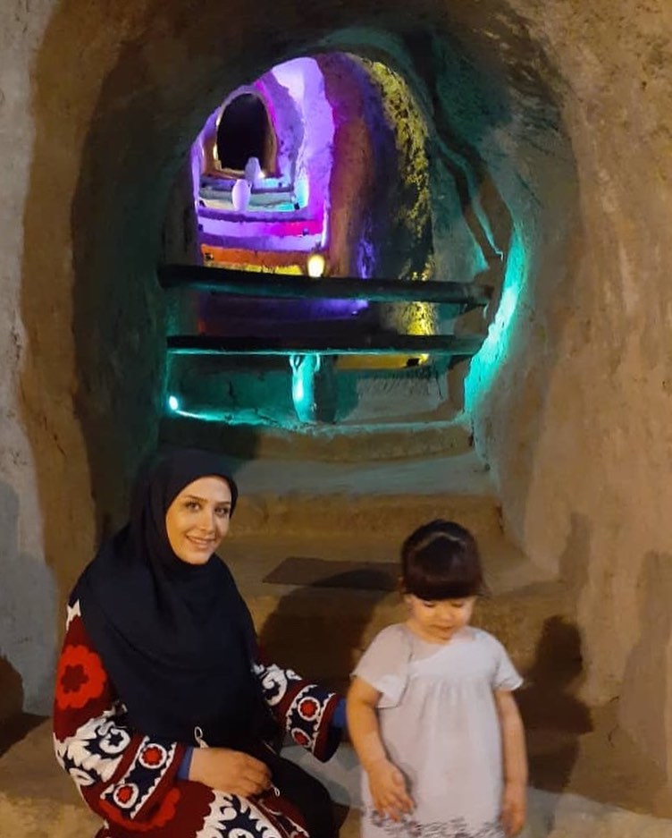 چهره ها/ تلاش خاله سارا برای گرفتن عکس دو نفره با دخترش