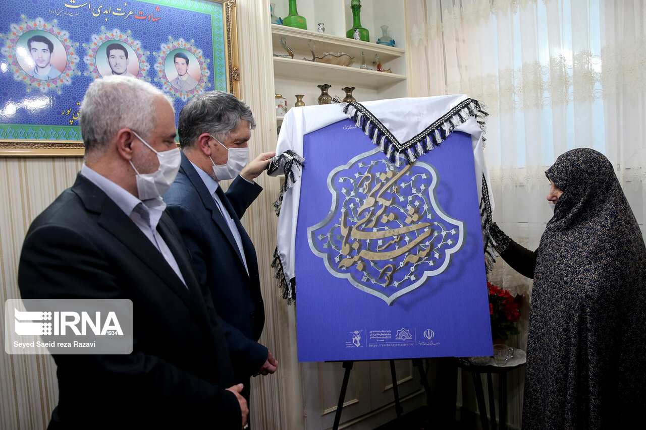 دیدار وزیر فرهنگ با خانواده شهیدان خالقی‌پور