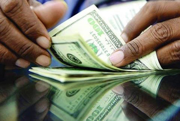 عرضه اسکناس دلار فقط 4 درصد مشتری داشت!