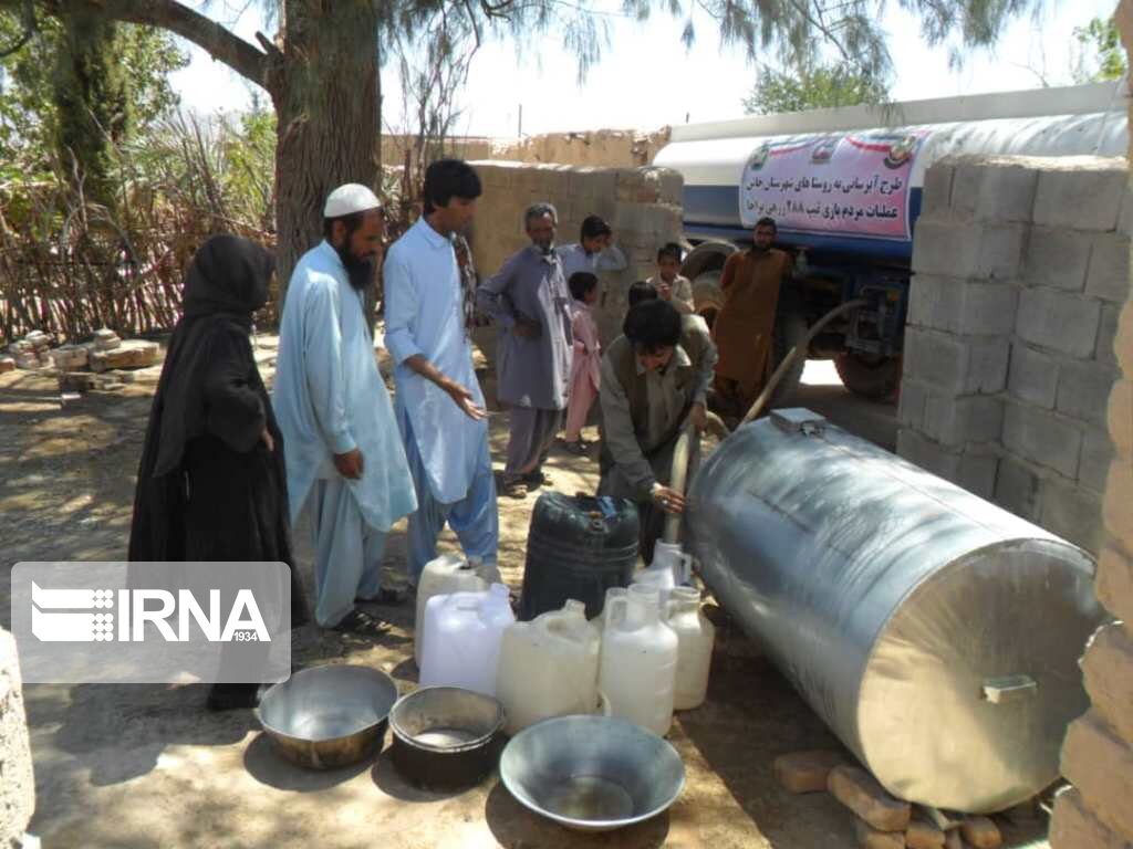  آبرسانی سیار ارتش به نقاط روستایی خاش
