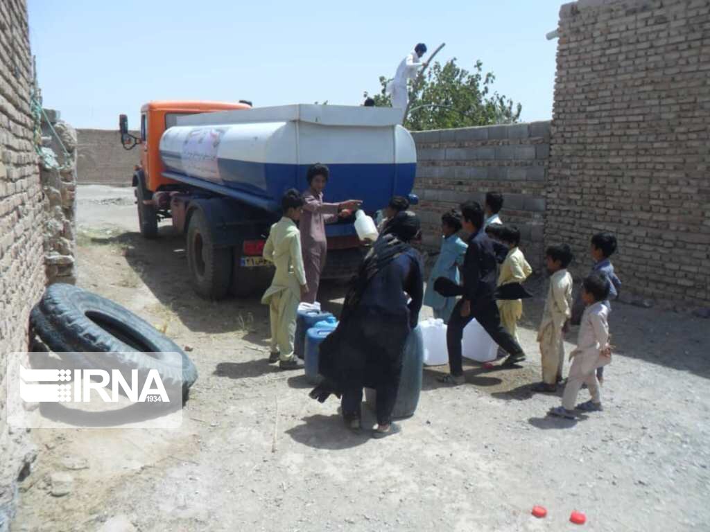  آبرسانی سیار ارتش به نقاط روستایی خاش