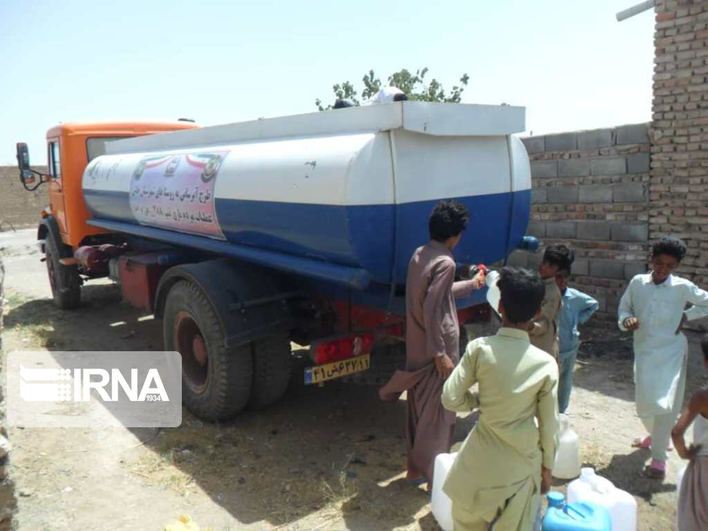  آبرسانی سیار ارتش به نقاط روستایی خاش