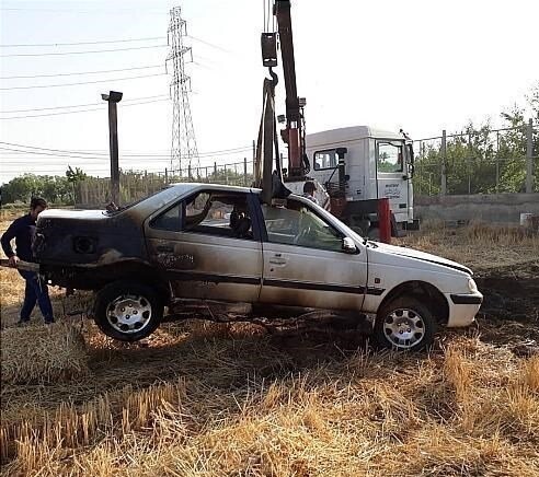 عکس/ آتش‌سوزی گندم‌زار منجر به آتش گرفتن پژوپارس شد
