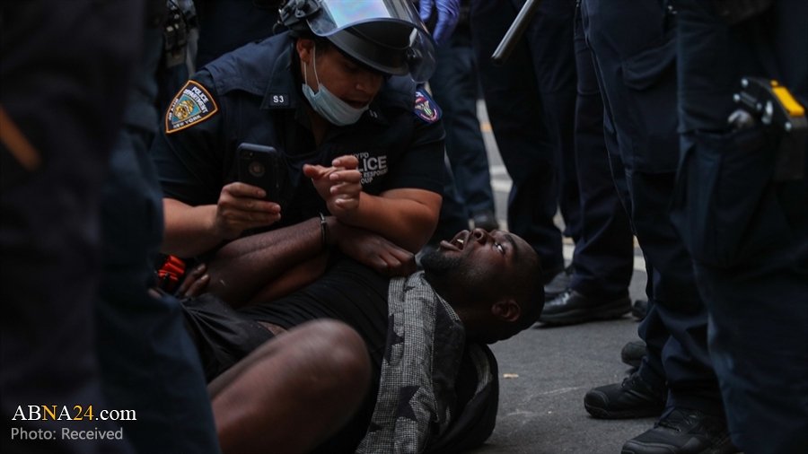 عکس/ درگیری پلیس با معترضان آمریکایی مقابل شهرداری نیویورک