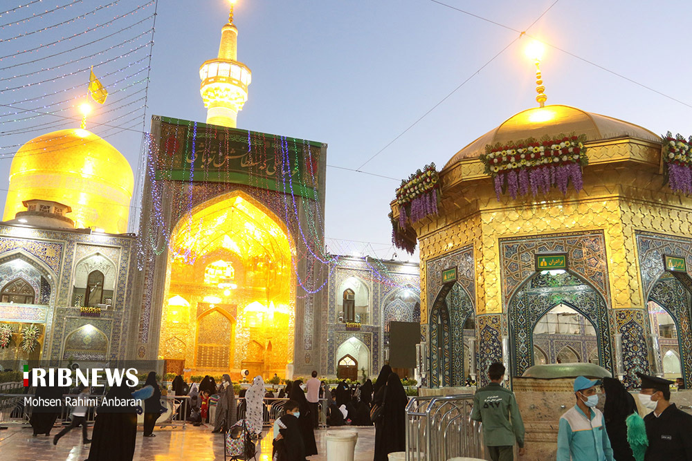 آذین بندی حرم مطهر رضوی در آستانه میلاد امام رضا (ع)