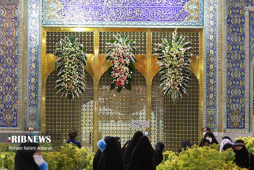 آذین بندی حرم مطهر رضوی در آستانه میلاد امام رضا (ع)