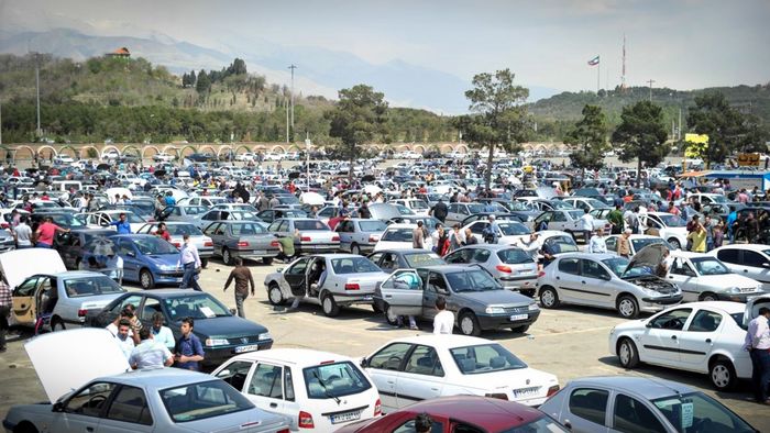 نوسان نرخ ارز، بازار خودرو را قفل کرد