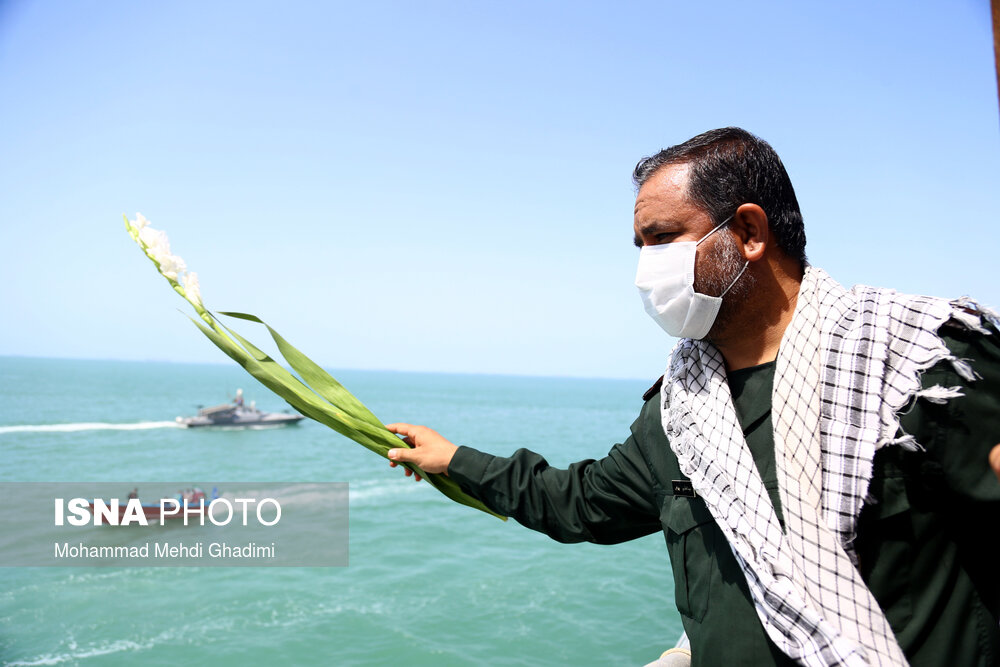 عکس/ گلباران محل شهادت شهدای ایرباس در خلیج فارس