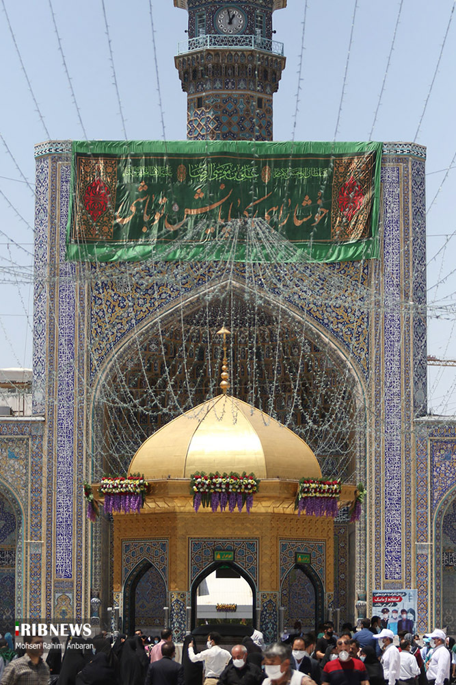 آذین بندی حرم مطهر رضوی در آستانه میلاد امام رضا (ع)