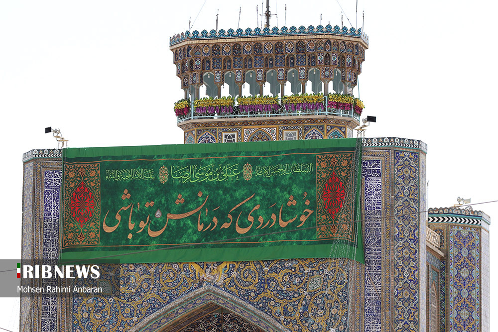 آذین بندی حرم مطهر رضوی در آستانه میلاد امام رضا (ع)