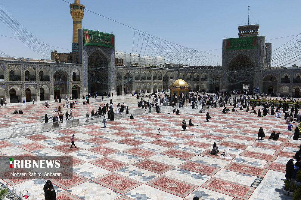 آذین بندی حرم مطهر رضوی در آستانه میلاد امام رضا (ع)